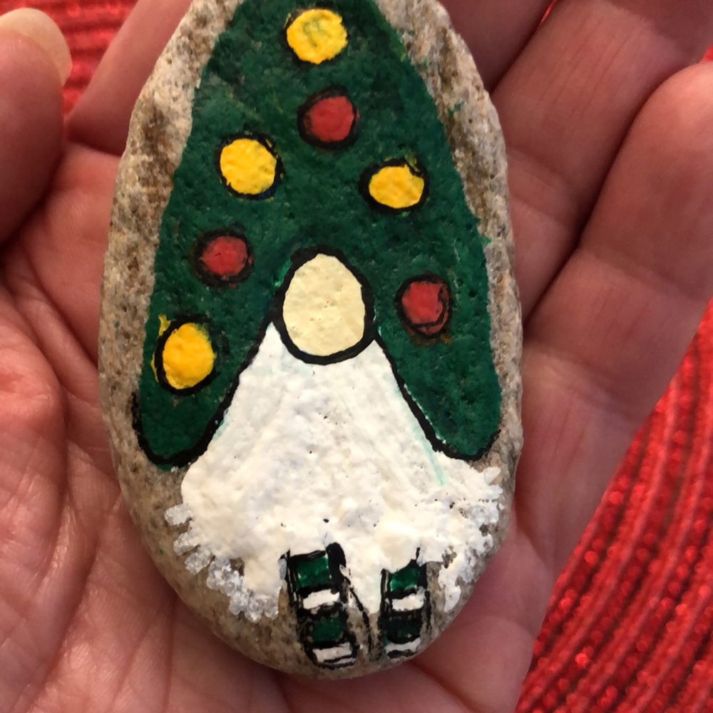 🦋HAND PAINTED HOLIDAY GNOME ROCK - Picture 4 of 10